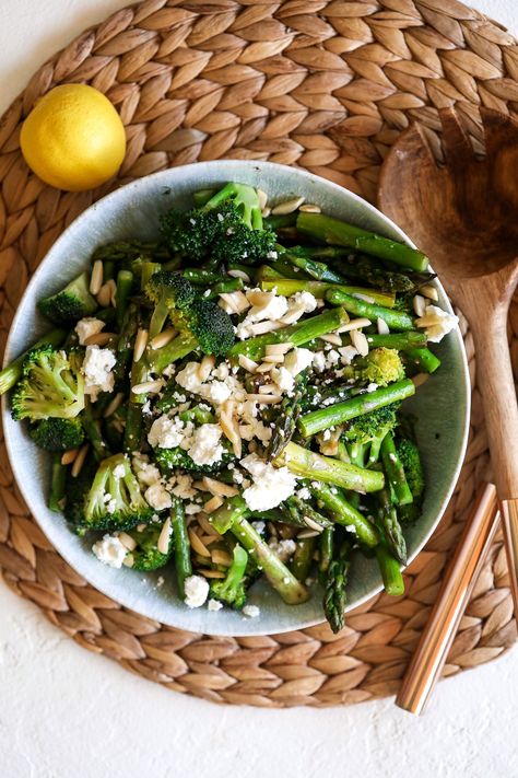 If you are looking for an easy Easter vegetable dish, look no further!  This Lemon Spritz Asparagus & Broccoli dish is so simple and full of flavor.  If you are doing an easter dinner or Clean Appetizers, Easter Vegetables, Lemon Spritz, Asparagus Broccoli, Lemon Juice Recipes, Asparagus Dishes, Broccoli Dishes, Lemon Green Beans, Broccoli Recipe