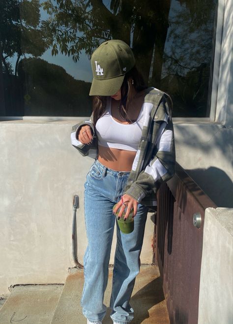 La Hat Outfit Baseball Caps, White Ball Cap Outfit, Military Cap Outfit, La Hat Outfit, Dad Hat Outfits Women, Green Hat Outfit, Ball Cap Outfit, La Baseball Cap, Olive Green Hat