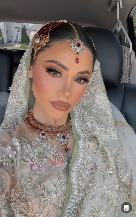 Red indian jewelry, sage green wedding outfit, indian wedding makeup, red tikka Green Suit Makeup Look Indian, Sage Green Wedding Jewelry, Sage Green Lengha, Pakistani Makeup Looks, Desi Bridal Makeup, Green Wedding Jewelry, Pakistani Makeup, Indian Makeup Looks, Indian Wedding Makeup