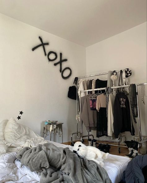 Small Apartment Inspiration, Wardrobe Aesthetic, Abstract Graphic Design, Future Apartment, Dreamy Room, Cute Room Decor, Apartment Inspiration, Aesthetic Bedroom, Room Aesthetic