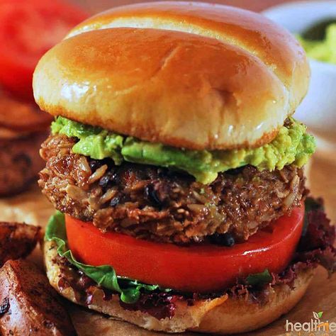 The Ultimate Vegan Oatmeal Burger (Makeover) Vegan Oatmeal, Vegetarian Burger, Vegan Burger, Vegan Main Dishes, Vegan Burgers, Vegan Sandwich, Veggie Burger, Vegan Cooking, Vegan Foods