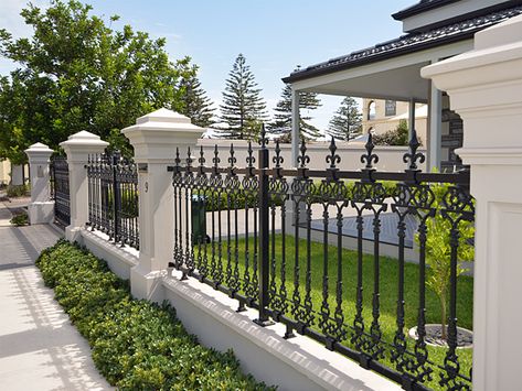 Fenced In House, Front Yard Wall Fence, House Fencing Ideas, Front House Fence Ideas, Gated Front Yard, Pretty Fences, Fenced House, Fence Design Modern, Luxury Fence