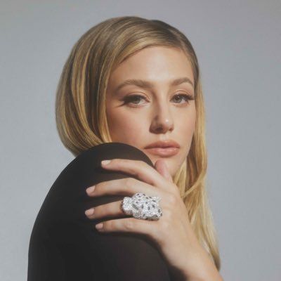 Riverdale Cast, Betty Cooper, Kate Upton, Lili Reinhart, Cole Sprouse, Famous Women, Woman Crush, Nicki Minaj, Wedding Nails