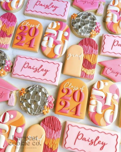 College Graduation Party Themes, Orange Birthday Cake, Senior Year Diy, Pink Graduation Party, Grad Party Theme, 30th Birthday Themes, Orange Birthday, Grad Hat, Pink Cookies