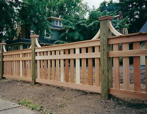 Traditional Fence Design, Hidden Gate In Fence, Wood Fence Styles, Scandinavian Fence, Tall Fence Ideas, Decorative Wood Fence, Cedar Fence Ideas, Craftsman Fence, Curved Fence