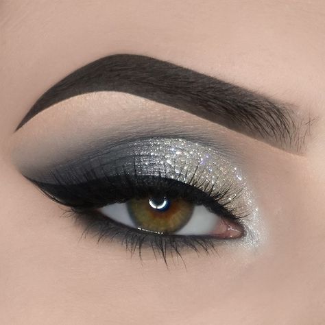 Daniela Silvestre on Instagram: “Would you like to see the pictorial from this look? 🖤 🦡 Brows: Dipbrow Pomade (Ebony) & Clear Brow Gel - @anastasiabeverlyhills…” Mac Eye Makeup, Elephant Makeup, Grey Eye Makeup, Silver Eye Makeup, Shimmer Eye Makeup, Silver Makeup, Silver Eyeshadow, Bright Eye Makeup, Liquid Eye Shadow