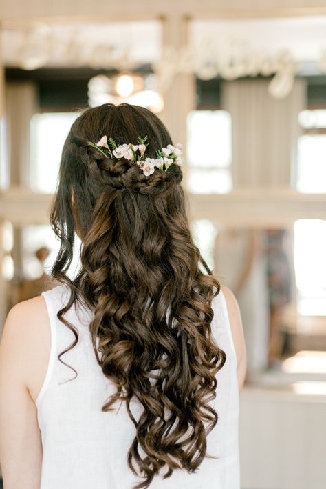 Romantic Wedding Hair Half Up Braids, Side Braid Wedding, Oktoberfest Hair, Up Wedding Hair, Wedding Hairdos, Braid Half Up Half Down, Wedding Sides, Boat Hair, Half Up Wedding