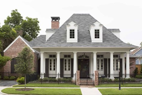 Acadian Style Homes Exterior, French Acadian Style Homes, Acadian Style Homes, Southern Style Homes, Acadian Homes, Acadian House Plans, Southern Style Home, Homes Exterior, Southern House