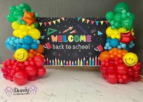 Back To School Balloon Arch Ideas, Preschool Graduation Balloon Arch, First Day Of School Balloon Arch, Back To School Balloon Decor, School Balloon Garland, Back To School Balloon Garland, Back To School Balloon Arch, Organic Balloon Column, Back To School Balloons