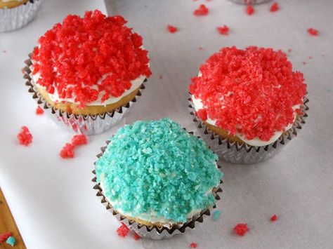 Have some leftover Halloween candy to use? These colorful Pop Rocks-encrusted cupcakes have explosive flavor (literally) and fabulously bright color. You can mix and match different colors for a fun rainbow effect, too! Pro tip: Don’t open the Pop Rocks until you’re ready to use them, and make sure they don’t come in contact with any moisture before you decorate with them. Otherwise they may clump together. Pop Rocks Candy, Cake Mix Cupcakes, Halloween Food Cupcakes, Candy Cupcakes, Easy To Make Recipes, Betty Crocker Cake, Leftover Candy, Candy Cupcake, Frozen Birthday Cake