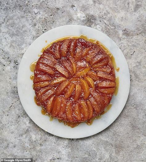 Tart Tatin Recipe, Apple Tart Tatin, Simple Apple Tart, Mary Berry Cooks, Tart Tatin, British Baking Show Recipes, Tarte Tatin Recipe, Apple Tarte, British Bake Off Recipes