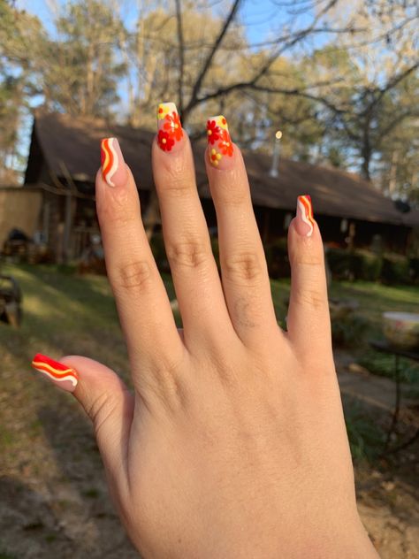 70s Nail Inspiration, 70s Style Nail Art, Vintage Red Nails Retro, 70s Style Acrylic Nails, Retro Red Nails, 60s Nail Art Retro, 70s Nail Designs For Short Nails, 70s Inspo Nails, 70s Acrylic Nails