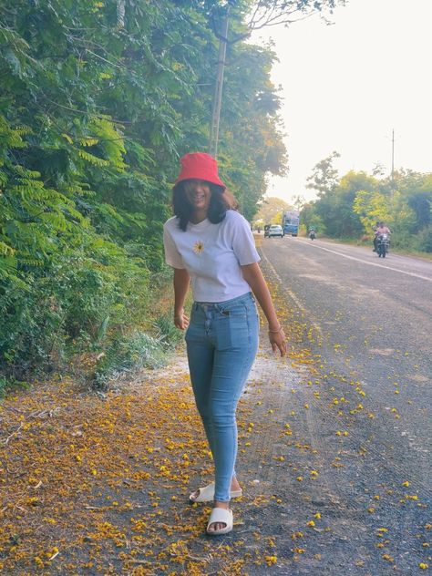 Outfit ideas Outfit goals Red bucket hats Outfit Con Bucket Hat, Red Bucket Hat Outfit, F2f Outfit, Bucket Hat Outfit Ideas, Hat Outfit Ideas, Bucket Hat Outfits, Red Bucket Hat, Bucket Hat Outfit, Instagram Clothes