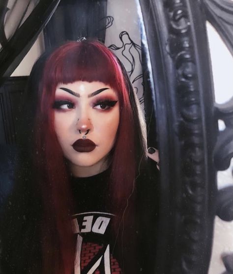 Maroon Makeup, Red Makeup Looks, Goth Eye Makeup, Red Eye Makeup, Alt Makeup, Alternative Makeup, Cool Makeup Looks, Emo Makeup, Eye Makeup Designs