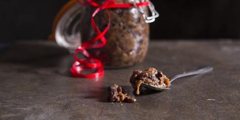 Christmas Mincemeat Recipe - Great British Chefs Edible Christmas Gift Ideas, Christmas Mincemeat, Mincemeat Recipes, Mincemeat Recipe, Sous Vide Vegetables, Diet Cake, Mistletoe And Wine, Edible Christmas Gifts, Minced Meat Recipe