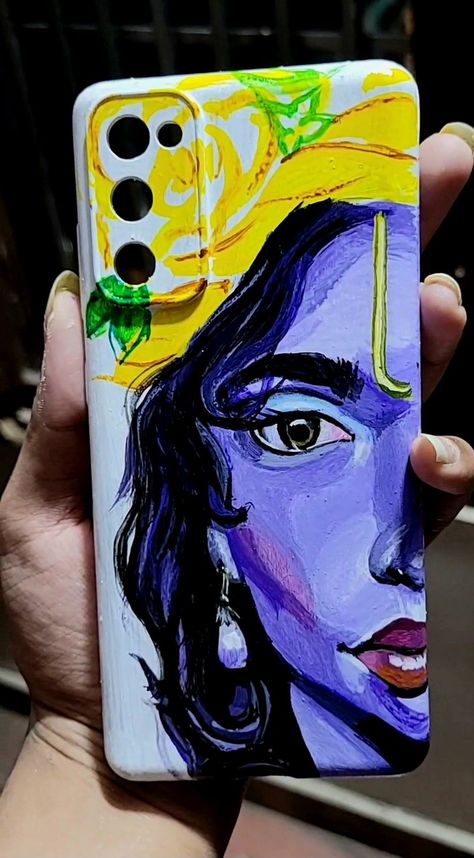 Painting on phone case Paint On Phone Case, Mobile Case Design, Recycled Magazine Crafts, Phone Case Diy Paint, Creative Kids Crafts, Phone Cover Design, Magazine Crafts, Beautiful Art Paintings, Diy Iphone Case