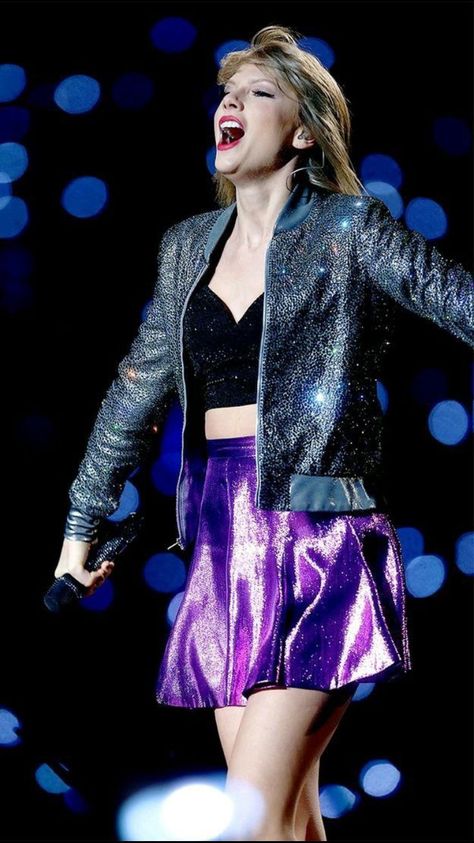 211 best Taylor Swift - iPhone Wallpapers images on Pinterest ... Taylor Swift 1989 Tour, Taylor Swift Christmas, Glitter Jacket, 1989 Tour, Swift Photo, Red Carpet Look, Taylor Swift 1989, Taylor Swift Concert, Taylor Swift Wallpaper