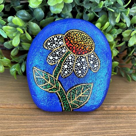 New Hand Painted Flower Stone This Stone Is From Scottsdale, Arizona These Stones Are Good For Meditation, Yoga Enthusiast, Great Gifts, Paper Weight, Conversation Piece The Stones Are Very Calming And Just Beautiful To Look At Measures Approx. 3" X 2.75" X .75" Sealed With A High Gloss Varnish To Prevent Fading And To Give It A Shiny Appearance..It Looks Wet Not For Outside Ready For Gift Giving Artist - Sherry Moss #Flower #Paintedstone #Art #Homedecor Flower Rock Painting, Mermaid Canvas, Gifts Paper, Flower Stone, Painted Rocks Craft, Moss Art, Rock Painting Patterns, Antique Oil Painting, Hand Painted Stones