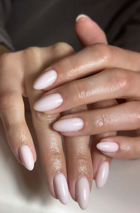 Light Pink Bridal Nails, Nail Neutral Colors, Gel Nails Light Pink, Milky Nails, Subtle Nails, Casual Nails, Soft Nails, روتين العناية بالبشرة, Glitter Wedding