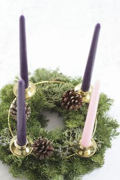 Homemade Advent Wreath, Diy Advent Wreath, Inexpensive Wreaths, Advent Wreath Diy, Advent Wreath Candles, Grinch Wreath, Christmas Advent Wreath, Simple Wreath, Christmas Wreaths With Lights