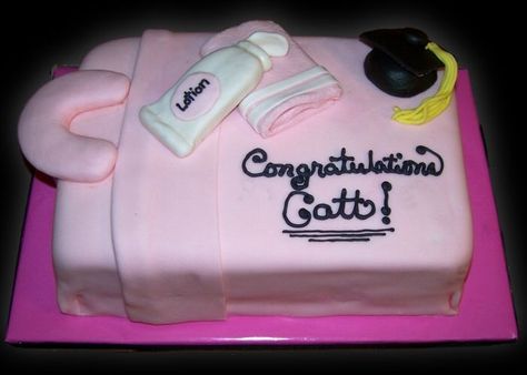 Pink massage cake Esthetician Graduation Cakes, Esthetician Birthday Cake, Esthetician Cake Ideas, Massage Therapist Cake Ideas, Massage Party Ideas, Skin Care Cake Design, Cake For Physiotherapist, Esthetician Cake, Esthetician Graduation Party Ideas