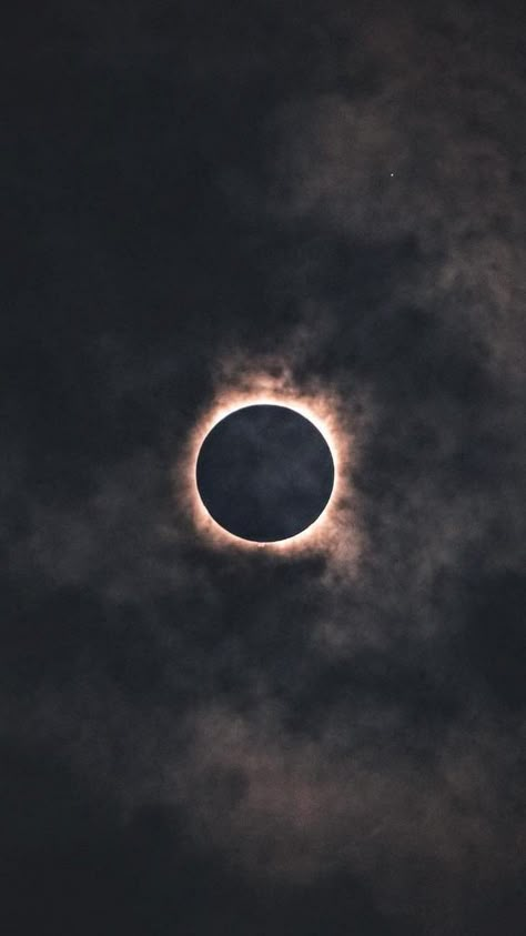 Solar Eclipse Aesthetic Wallpaper, Halee Core, Eclipse Core, Solar Eclipse Photography, Eclipse Photography, Sun Eclipse, Marble Aesthetic, Moon Circle, Solar Eclipses