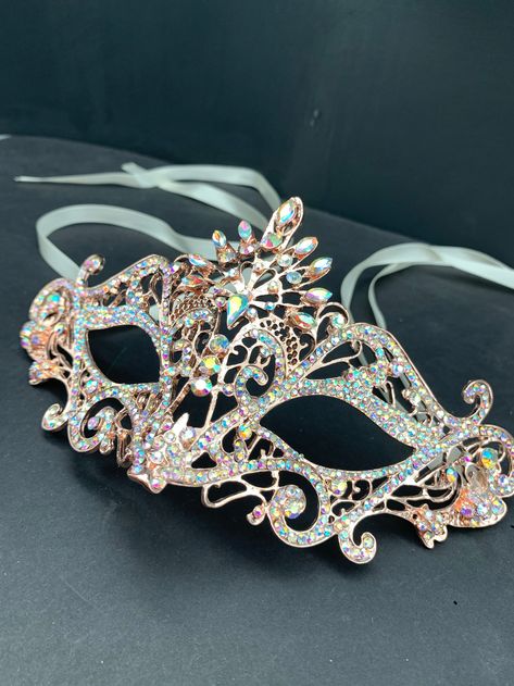 Ship from Los Angles Fast. New Rose Gold Mask With AB Rhinestone 100% handmade. One size fits most adults and children. Midsummer Masquerade, Masquerade Ball Dance, Rhinestone Masquerade Mask, Masquerade Ball Outfits, Masquerade Ball Masks, Gold Masquerade Mask, Black Masquerade Mask, Masquerade Prom, Masquerade Outfit