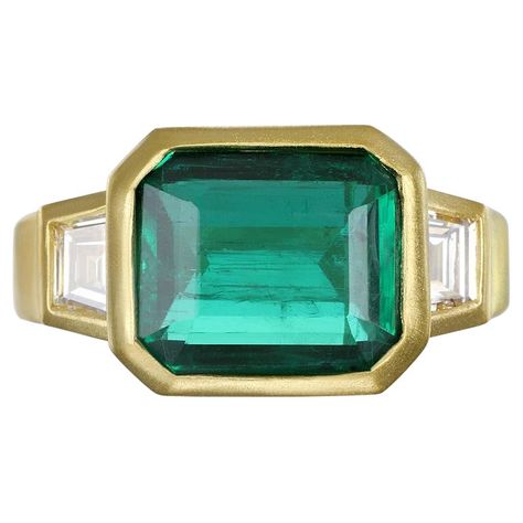 Faye Kim 18k Gold Emerald Ring with Trapezoid Diamonds Colombian Emerald Ring, Brilliant Cut Diamond Ring, Contemporary Engagement Rings, Cognac Diamonds, Emerald And Diamond Ring, Emerald Ring Gold, Yellow Diamond Rings, Colombian Emeralds, Deco Engagement Ring