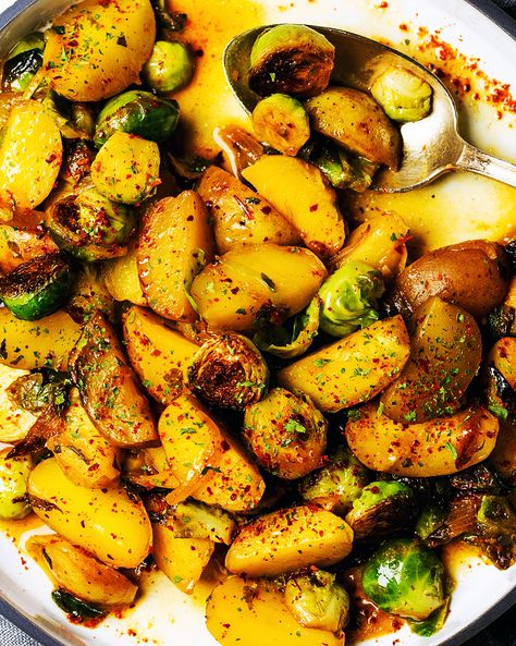 Lemon-Saffron Potatoes Saffron Potatoes, Saffron Recipes, Tried And True Recipes, Roasted Potato Recipes, Lemon Potatoes, Potato Recipes Side Dishes, India Food, Exotic Food, Potatoes Recipe