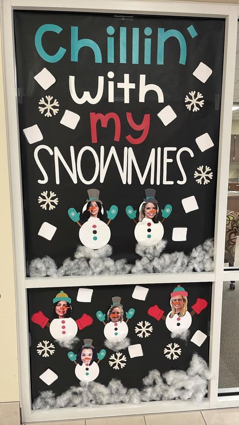 Snowman Office Door Decorations, Christmas Door Decorating Contest For Nursing Home, Christmas Hall Decorations Hallways, Winter Door Display, Infant Classroom Door Ideas Christmas, Snowman Door Ideas, December Window Display Preschool, Winter Break Countdown Classroom, Winter Themed Classroom Door