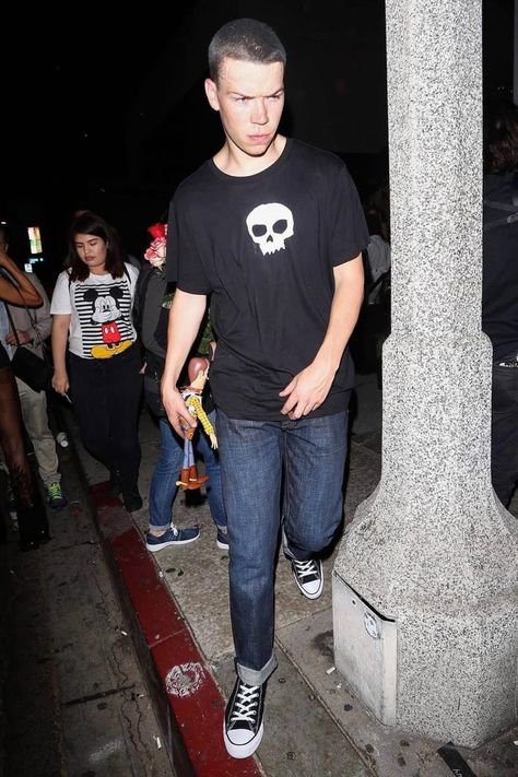 Will Poulter dressed up as Sid from Toy Story. #funny #memes Toy Story Funny, Humor Disney, Story Funny, Will Poulter, Great Halloween Costumes, Hallowen Costume, Funny Disney Jokes, Disney Jokes, Mens Halloween Costumes