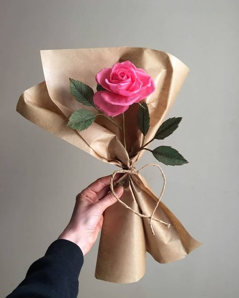 #marchmeetthemaker DAY 2 Single Rose Bouquet, Single Flower Bouquet, Presente Diy, Simple Snowflake, Handmade Bouquets, Paper Flower Decor, Flower Bar, Bouquet Wrap, Rose Stem