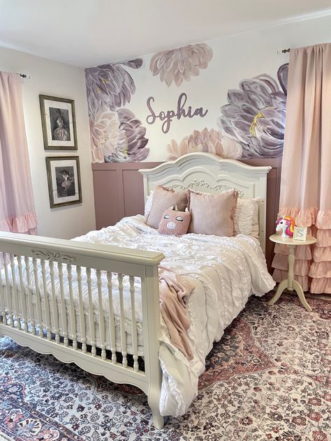 Mauve, Purple and pink floral ballerina room Purple Toddler Bedroom, Purple Toddler Room, Pink Toddler Rooms, Purple Kids Room, Pink Construction, Purple Girls Bedroom, Purple Girls Room, Ballerina Room, Girl Apartment Decor