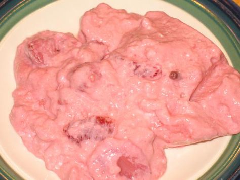 BARKRAM-SWEDISH BERRY CREAM DESSERT Pink Cloud Salad Recipe, Cottage Cheese Jello Salad, Cream Desserts Recipes, Whipped Yogurt, Raspberry Yogurt, Sugar Free Jello, Pineapple Desserts, Strawberry Jello, Jello Salad