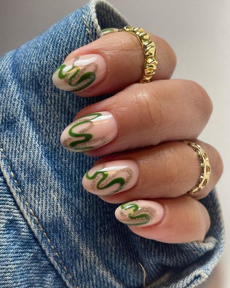 Nails Green And Gold, Chic Summer Nails, Green And Gold Nails, Summer Nails Short, How To Mix Colors, Perfect Pedicure, Nye Nails, Gel Mani, Nails Green