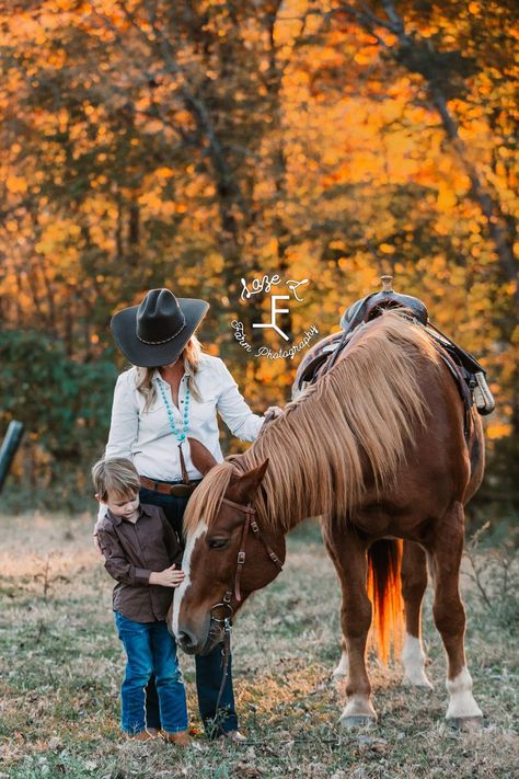 Mother And Son Photoshoot, Western Family Photos, Son Photoshoot, Mothers Of Boys, Daughter And Son, Farm Photography, Equine Photographer, Mother And Son, Family Sessions