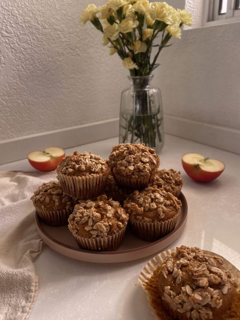 Nutritious Muffins, Apple Strudel Muffins, Strudel Muffins, Breakfast To Go, Coffee Pairing, Healthy Breakfast Muffins, Apple Strudel, Filled Muffins, Diced Apples