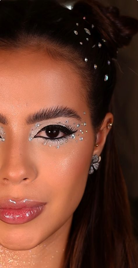 Glitter Face Makeup, Festival Makeup Glitter, Rhinestone Makeup, Rave Makeup, Creative Eye Makeup, Festival Makeup, Clean Makeup, Prom Makeup, Party Makeup