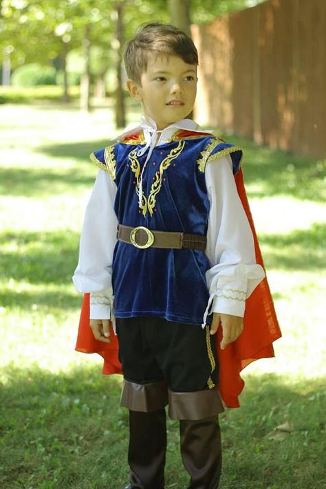 YOUR COSTUME INCLUDES - Shirt sewn with vest Pants Cape - FEATURES – Shining gold details and embelishment Crystal decoration Boots emitation Soft stretching materials Comfortable for kids – no itchiness or scratch Fits for 2.5 years and older - MATERIALS – Velvet, satin, fake Pirate Costume Kids Boys, White Outfits For Boys, Prince Costume For Boy, Snow White Wedding Theme, Medieval Suit, Snow White Outfit, Smile Birthday, Prince Charming Costume, Snow White Outfits