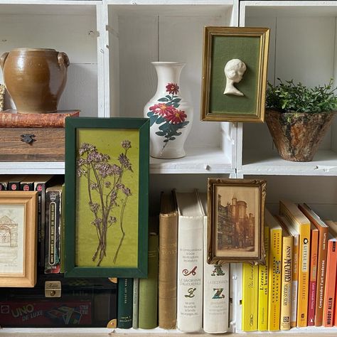 A tip I love for personalizing your space : Use wooden crates to create a unique, modular, and practical shelving unit. A clever storage solution that offers endless freedom to store and decorate as you please : books, vases, beautiful vintage finds, plants... To give it a maximalist style and visual dynamism for my eyes’ delight, I decided to hang frames on it like an integrated eclectic gallery wall. (Inspired by @sean_anthony_pritchard 😊) I also decided to place my TV on these crates. ... Maximalist Interior, Flat Decor, Maximalist Style, Eclectic Gallery Wall, Interior Shelves, Eclectic Living Room, Room Apartment, Clever Storage Solutions, Vintage Storage