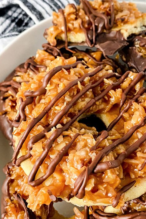 Samoa Cheesecake Recipe, Italian Orange Cake Recipe, Samoas Cookies Recipe, Samoa Cookies Recipe, Samoas Cookies, Homemade Samoas, Cookie Base Recipe, Apartment 2023, Chocolate Hazelnut Cookies