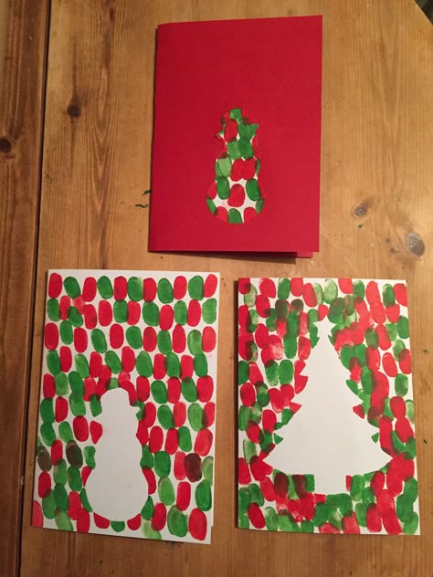 Reverse fingerprint Christmas cards Preschool Holiday Cards For Parents, Christmas Cards Year 1, Primary School Christmas Cards, Christmas Cards Eyfs, Handprint Christmas Cards, Childrens Christmas Cards, School Christmas Party, Preschool Art Projects, Christmas Lesson