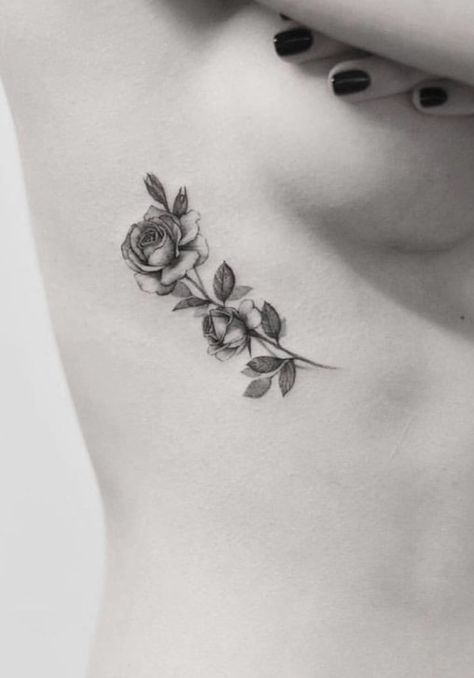 Rose On Ribcage Tattoo, Rose Tattoo For Cover Up, Line Leg Tattoos Women, Rose Tattoo Rib Cage, Rose Tattoo Under Breast, Rose Tattoo Ribs, Flower Side Tattoos Women, Tattoo Brust Frau, Rib Tattoos For Women Unique