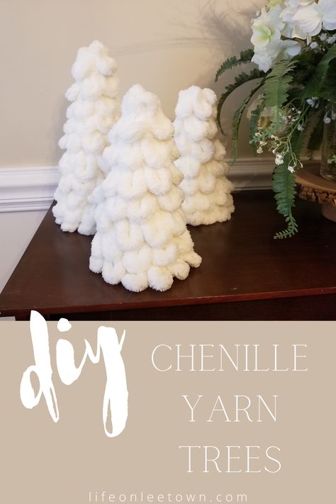 DIY Chenille Yarn Tree Snowballs Diy, Christmas Scandinavian Style, Diy Knit Blanket, Winter Diy Crafts, Yarn Trees, Christmas Tree Base, Diy Knit, Simple Farmhouse, Chenille Yarn