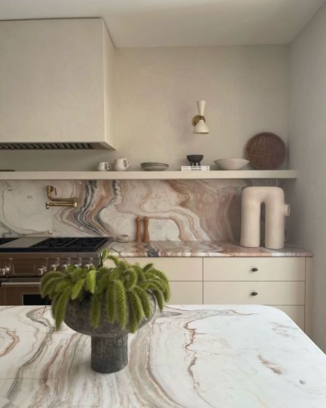 Minimalistic Kitchen, Gorgeous Kitchens, Kitchen Marble, Kitchen Fittings, Corfu, Minimalist Kitchen, Beautiful Kitchens, Kitchen Style, Kitchen Counter