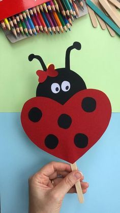 School Art Activities, Ladybug Theme, Insect Crafts, Ladybug Crafts, Bug Crafts, Toilet Paper Crafts, Preschool Arts And Crafts, Easy Drawings For Kids, Paper Plate Crafts