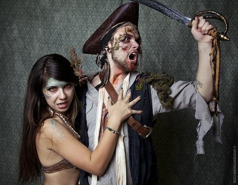 Drowned Pirate & Evil Siren by Corinne Alexandra | stuckwithpins.com, via Flickr Pirate Costume Couple, Evil Siren, Siren Costume, Evil Mermaids, Best Costume Ever, Halloween Costumes 2014, Mermaid Halloween Costumes, Future Costume, Couples Cosplay