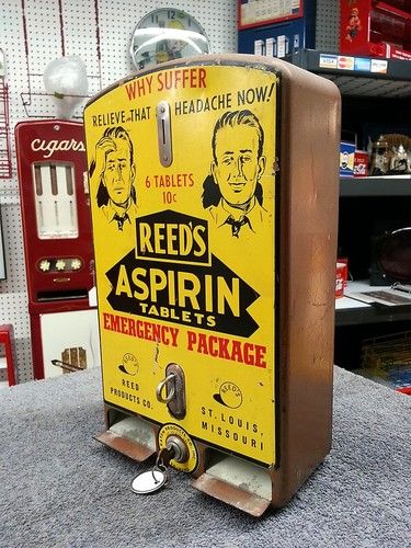 Original Reed's Aspirin Tablet Vintage Vending Coin Op Vending Machine Vendor Machine, Coin Op Machine, Vending Machines For Sale, Machine Image, Pinball Machines, Juke Box, Coin Operated, Old Advertisements, Vintage Medical