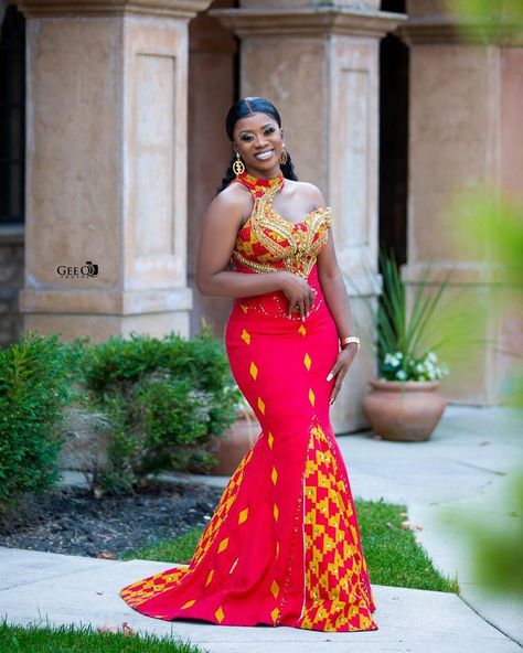 Mrs.Appiah on Instagram: “S/o to @saadiasanusi for my beautiful traditional engagement dress ✨ . . . . . . . #bellanaijaweddings #ghanawedding #idoghana #geeqphotos…” Red Kente Styles For Engagement, Traditional Engagement Dress, Kente Styles For Engagement, African Wear Designs, Kente Designs, Traditional Engagement, African Traditional Wedding Dress, Afrocentric Fashion, Kente Dress