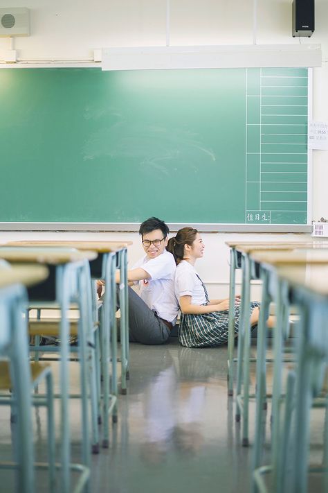 Couple School Photos, School Prewedding, Ide Prewedding, Graduation Couple, School Couple, High School Couples, School Photoshoot, Singapore School, Romantic Love Story